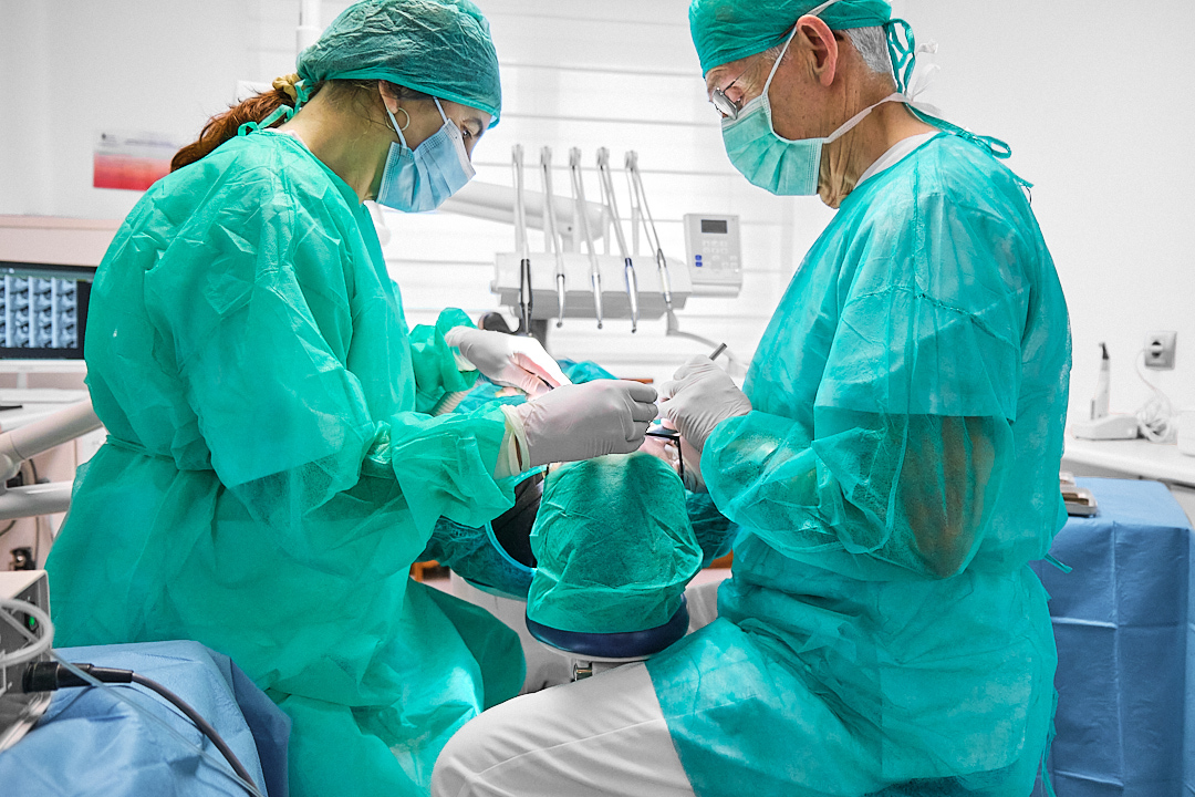 Clínica Dental Adolfo León RO 10